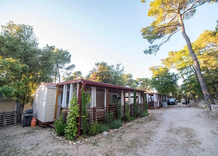 Mobile Home Cube, 3 Bedrooms, Free Parking, Wifi