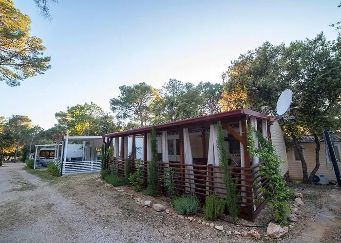 Mobile Home Cube, 3 Bedrooms, Free Parking, Wifi