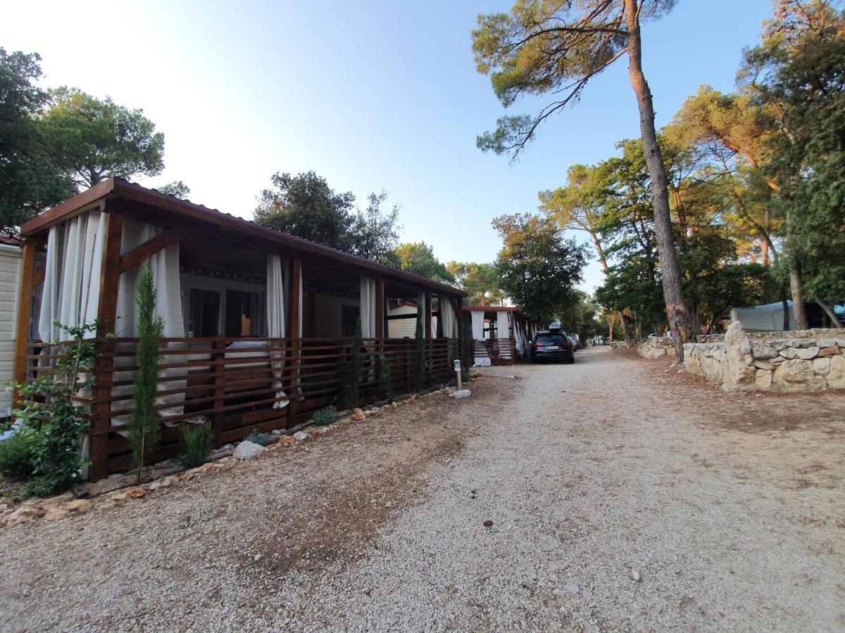 Mobile Cube, 3 Bedrooms, Free Parking, Wifi