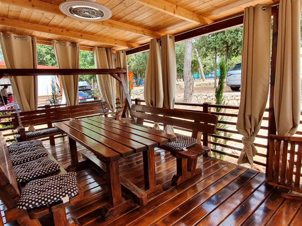 Campsite Mobile Cube, 3 Bedrooms, Free Parking, Wifi *