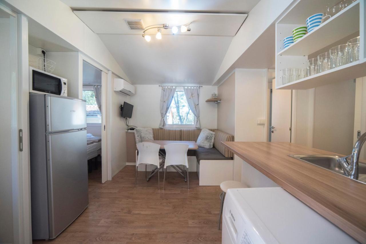 Mobile Cube, 3 Bedrooms, Free Parking, Wifi Biograd Na Moru