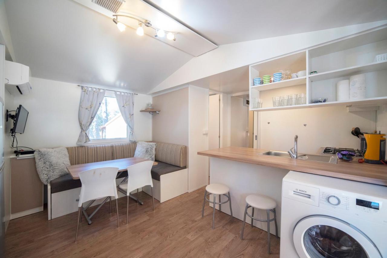Campsite Mobile Cube, 3 Bedrooms, Free Parking, Wifi Biograd Na Moru