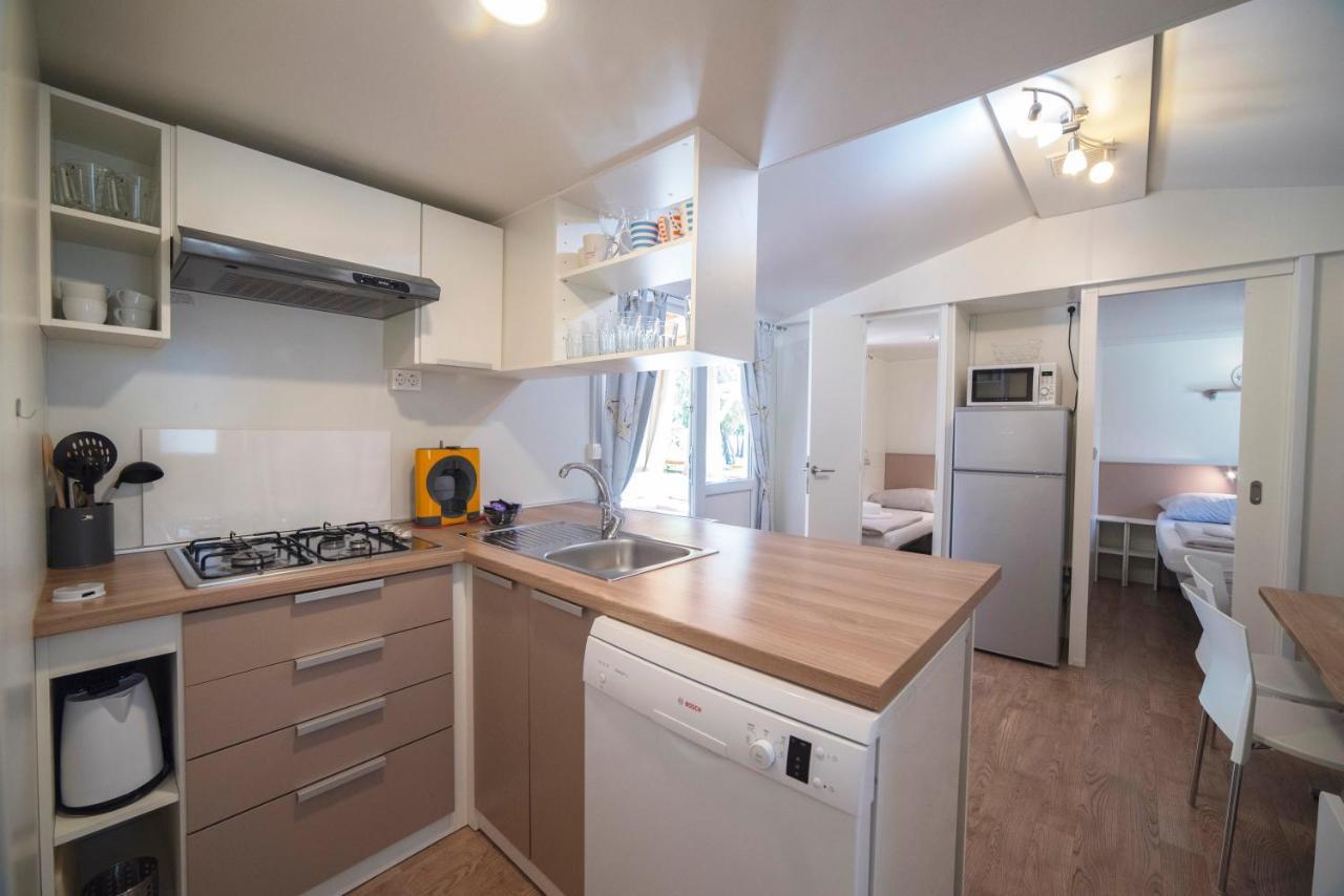 Mobile Cube, 3 Bedrooms, Free Parking, Wifi *