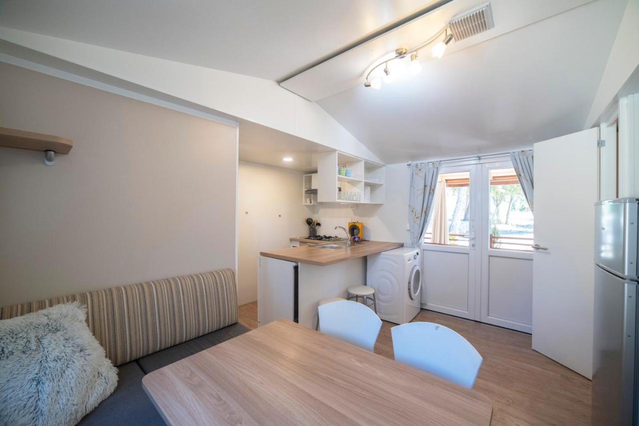 Campsite Mobile Cube, 3 Bedrooms, Free Parking, Wifi Biograd Na Moru