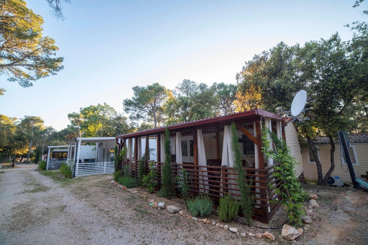 Campsite Mobile Cube, 3 Bedrooms, Free Parking, Wifi Biograd Na Moru
