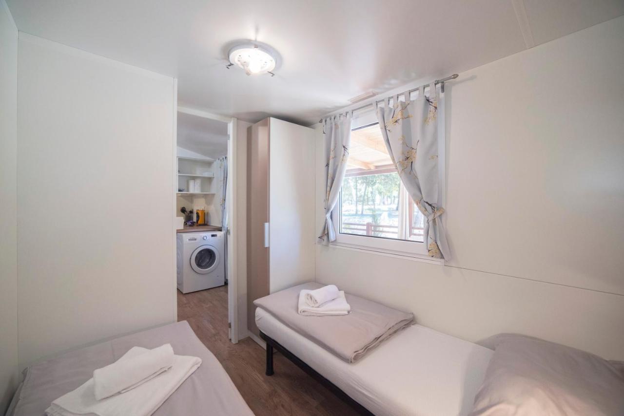 Campsite Mobile Cube, 3 Bedrooms, Free Parking, Wifi Biograd Na Moru