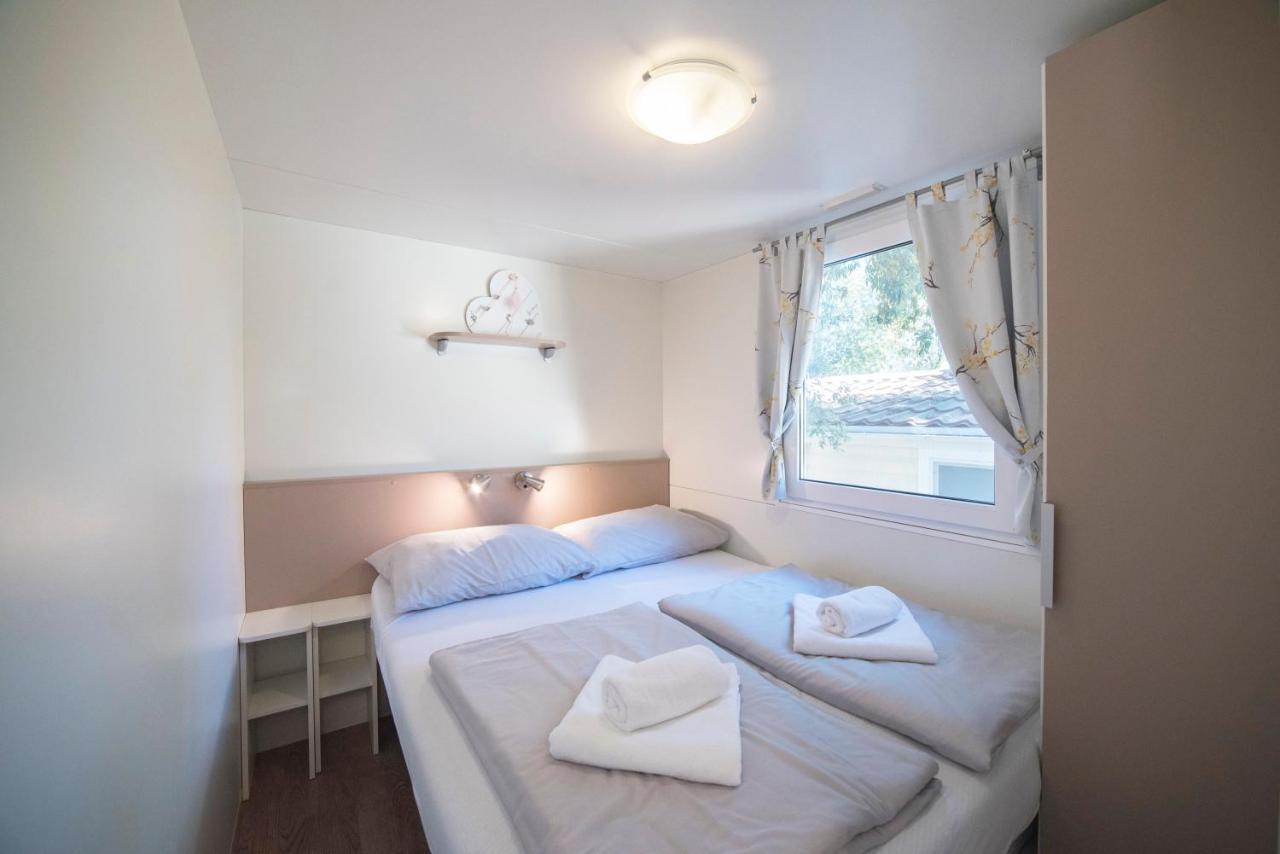 Mobile Cube, 3 Bedrooms, Free Parking, Wifi Campsite *