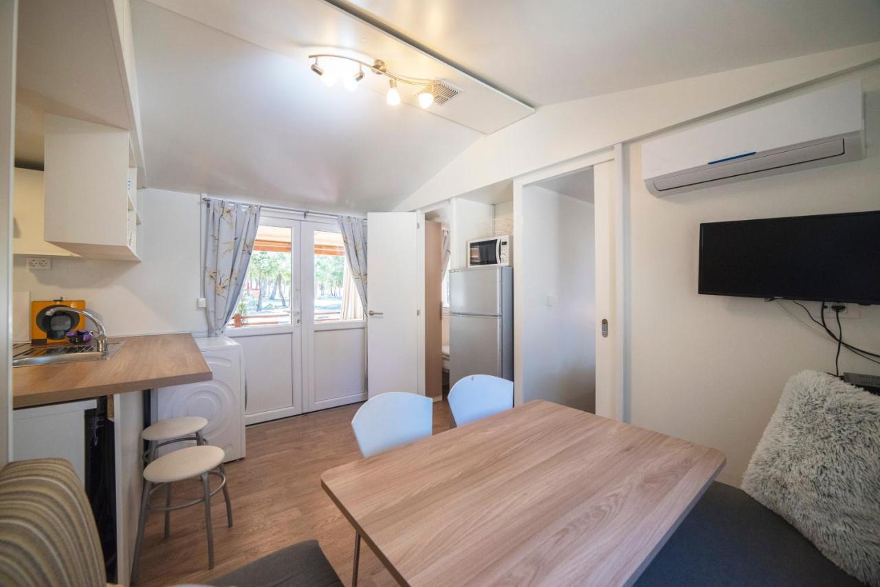 Mobile Cube, 3 Bedrooms, Free Parking, Wifi Campsite