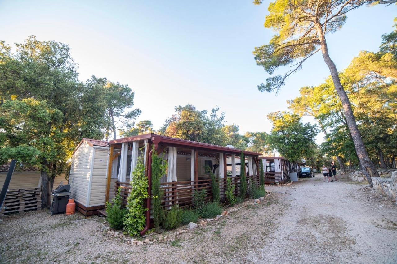 Mobile Cube, 3 Bedrooms, Free Parking, Wifi Campsite *